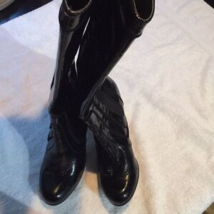 ⬇️White House Black Market Boots